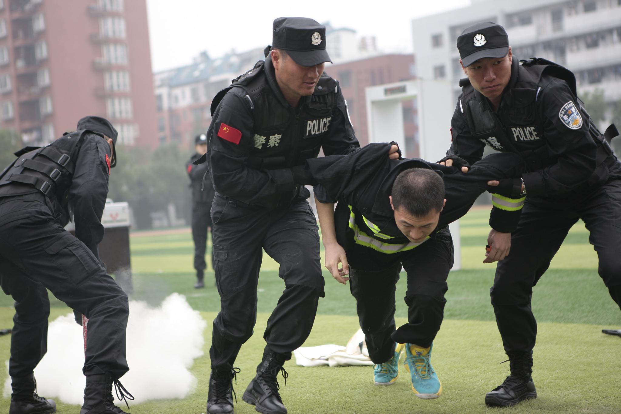 警察对强盗最新版，现代社会的挑战与对策